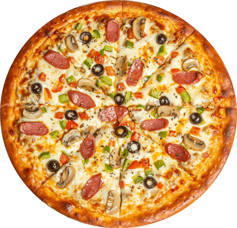 Pizza grande con salchichas, champiñones, aceitunas negras, pimientos y queso fundido, vista cenital con corte en porciones iguales.